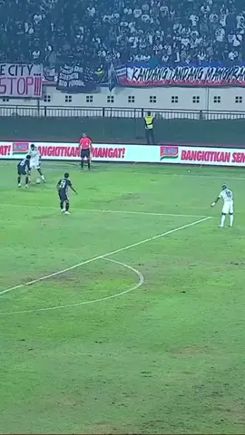 GOL DEBUT !!!  Wiliam Marcílio 🇧🇷 Gelandang serang asal Brasil • Nama lengkap: Wiliam Marcílio da Silva • Lahir: 18 Februari 1999 (26 tahun) • Tinggi: ±175 cm • Posisi: Gelandang serang / Winger • Kaki dominan: Kanan • Klub: Persib Bandung 🇮🇩 • Bergabung: Juli 2025 • Gol perdana: vs Dewa United – Piala Presiden  #persibbandung #persib #persibday #bobotoh #vikingpersibclub #sijalakharupat #wiliammarcilio #pialapresiden 
