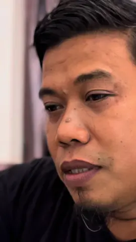 Mereka sudah saling memiliki bahkan saat kita masih memanggilnya sayang