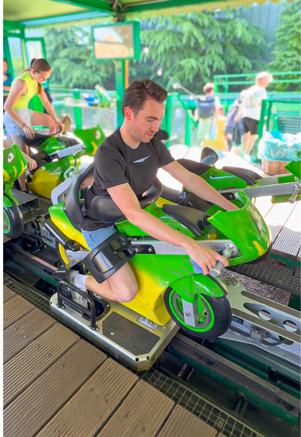 Did you ever lose something on a roller coaster? 🤔🎢 With a Lucky Looping shirt or sweater that won’t ever happen again! It features a pouch with zipper to safely store your valuables. To get 10% off use the code ‘themepark10’✨ Booster Bike is world’s first motorbike coaster which opened in 2004 at Toverland in the Netherlands. 🇳🇱 #luckylooping #themepark #coaster #rollercoaster #motorbike #adrenaline #coaster 