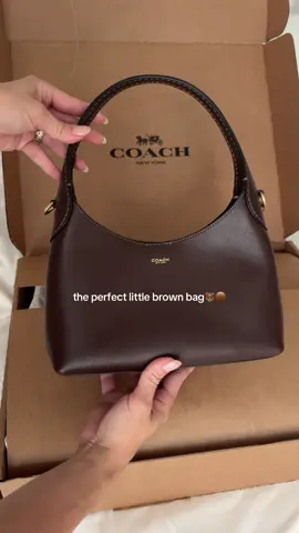 She’s been a staple in my wardrobe and I’ve gotten so many compliments on her! The Brooklyn 23 is the perfect size for a lil cutie bag😍 @Coach #coachbag #coachpurse #brooklyn23 #latinacreator 