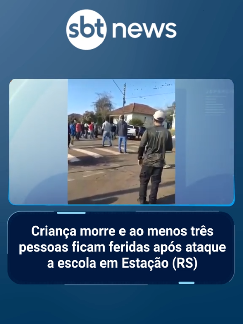 Uma criança morreu e outras três pessoas ficaram feridas após um atentado em uma escola no município de Estação, no norte do Rio Grande do Sul, na manhã desta terça-feira (8).  De acordo com o prefeito de Estação, Geverson Zimmermann (PSDB), o ataque foi cometido por um adolescente de 16 anos. Saiba todos os detalhes no Alô, Você.  #sbtnews #noticias #estaçãors #riograndedosul #ataque #atentado #tragedia #escola #alovoce #policia #crime #jornalismosbt #tiktoknews #tiktoknoticias #foryoupage #forupage #fyp