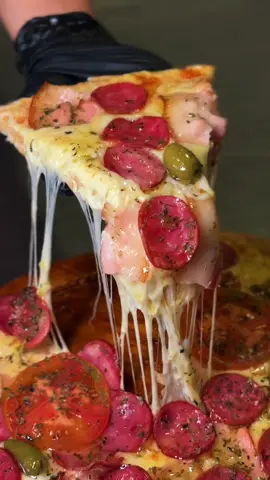 Quando se trata de pizza gostosa, recheada, com muito sabor e qualidade - A Noroeste Pizza entra em ação😎🍕 Vai uma fatia ai?😍🤤 #delivery #pizza #pizzaria #trend #viralvideos #reels #explorar #goiânia #pizzariadelivery