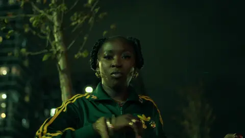 RIDE ON CAMERA: SONY ZVE10 LENS: FE 35mm F1.8 DIRECTED BY ME Here is a visualiser that I shot with the amazing artist @LULU. , for her new single ‘ride on’ which drops TOMORROW!!!!  It was a pleasure watching her perform at @The Orange Room and she even performed one of my favourite songs, ‘no one knows me like the piano’ by @Sampha  I would also like to thank her for allowing me to direct because this was all very much off the cuff😅 ‘RIDE ON’ DROPS TOMORROW!!!! 09/07/25 I LOVE YOU ALL, THANK YOU FOR WATCHING ❤️ #videography #cinematography #filmmaking #sonyalpha #sonyzve10 #davinciresolve #rnb #musik 