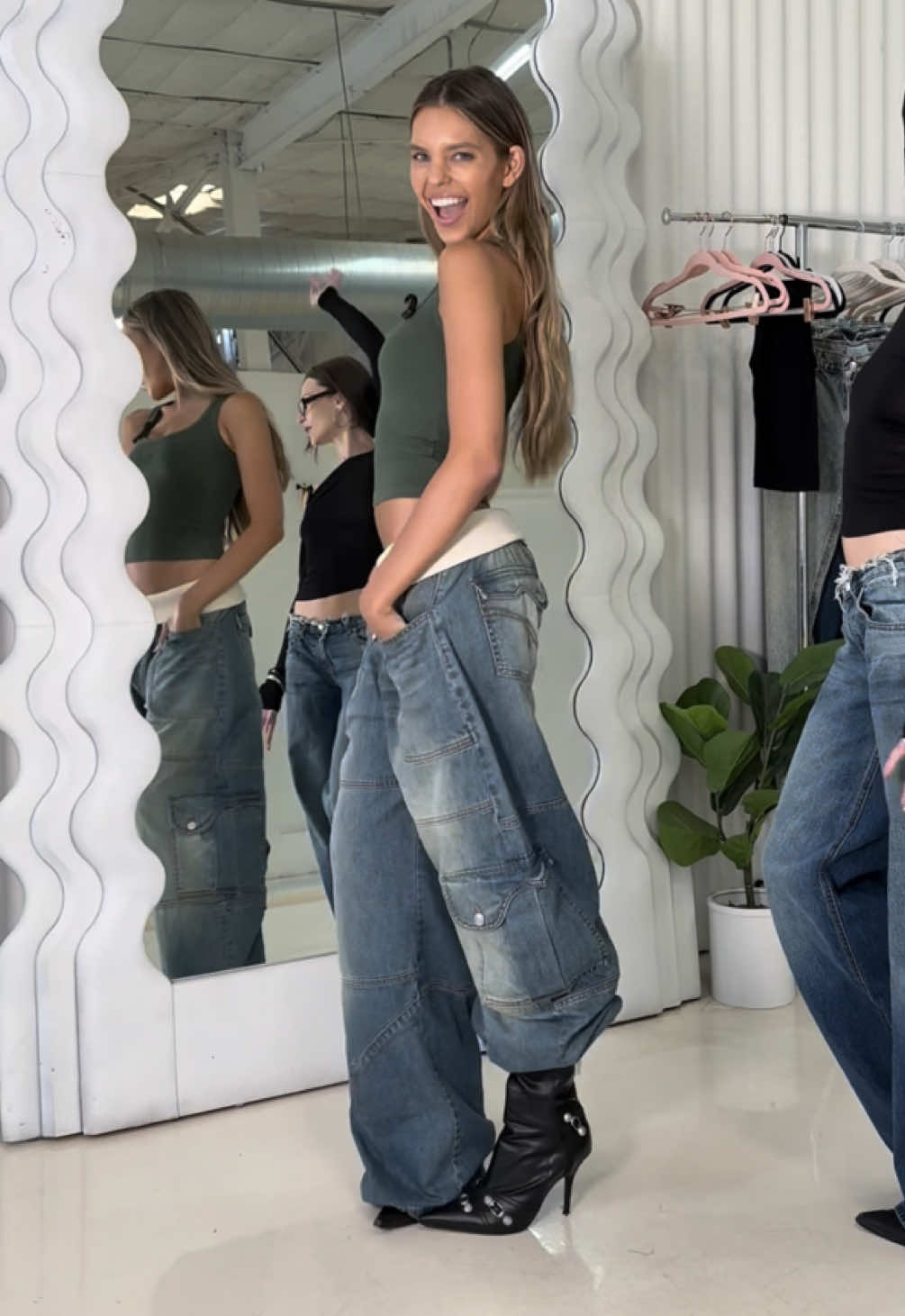 Replying to @Ana🏍 Love a customizable pant moment ✨ #revicedenim #revice #denim #outfitinspo #styleinspo #jeans #baggyjeans #cargopants 