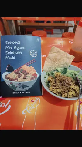 cocok, makna nya kena banget. imajinasi pun bermain pada saat membaca nya #bacabuku #seporsimieayamsebelummati 