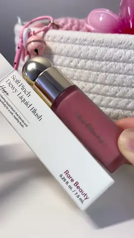 Girls should have this Rare Beauty liquid blush !!! 👉 If you hesitate for the shade, I recommend the “hope” one 💕 @Rare Beauty #rarebeauty #blush #liquidblush #hope #makeup #sephora #unboxing #makeupproducts #selenagomez #beautifull #pretty #recommendations #musthave #money #girlsdream #shade #bestblush 