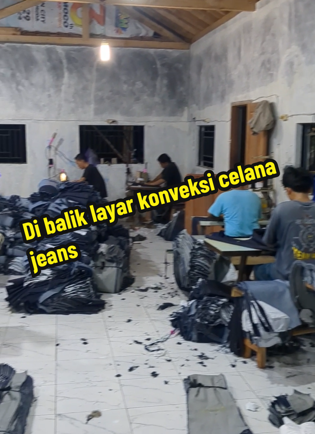 Rahasia Produksi Celana Jeans di Konveksi Lokal KonveksiJeans #BehindTheScene #CelanaJeans #ProsesProduksi #JeansIndonesia   #BTSKonveksi #PabrikJeans #JahitJeans      
