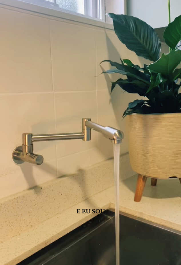 Essa joia em formato de torneira (e muitos outros modelos) está disponível na loja YESOP aqui no tiktokshop, com um preço incrível! Clique no link em laranja aqui em cima e garanta a sua 🤍  #torneira #torneiragoumert #torneiraarticulavel #lavanderia #cozinha #foryoupage #tiktokshop 