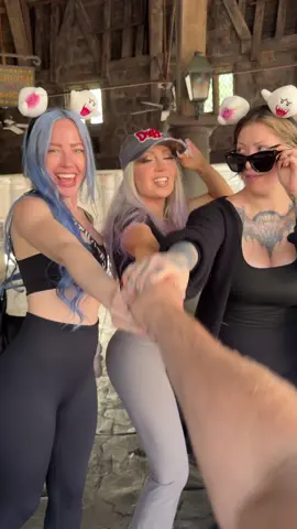 Pick your personality heheh @Tayvix @Kate 🫶🏻 🖤 #universalstudios #universalhollywood 