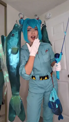 don't drink the water 🤪🐟 #hatsunemiku #hatsunemikucosplay #fish #fishmiku #cosplay 