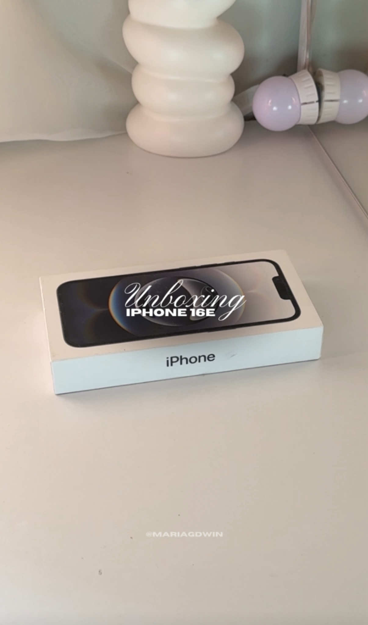 pov: você comprou um iPhone na shopee (deixei o link na bio!) 📦📱🤍 #iphone16e #apple #unboxing 