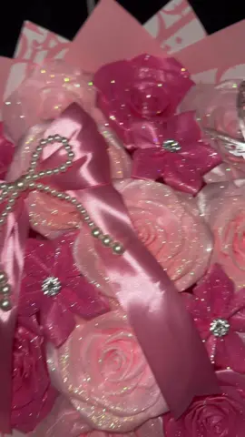 absolutely love the glittery pink action💗 #fyp #fypシ #xyzbca #eternal #eternalflowers #eternalroses #bouquet #eternalbouquets #roses #flowers #eternalist #glitter #glitterbouquet #kimsflorals #floral 