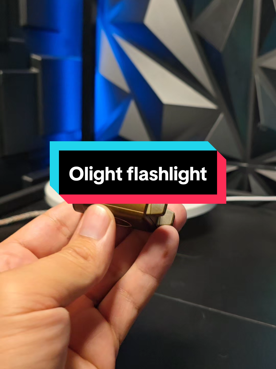 Olight Pl mini2 valkyrie #olight #olightflashlight #tiktokshopcreatorpicks #dealsforyoudays #toptierjuly #campinggear #hikinggear #edc #tactical 