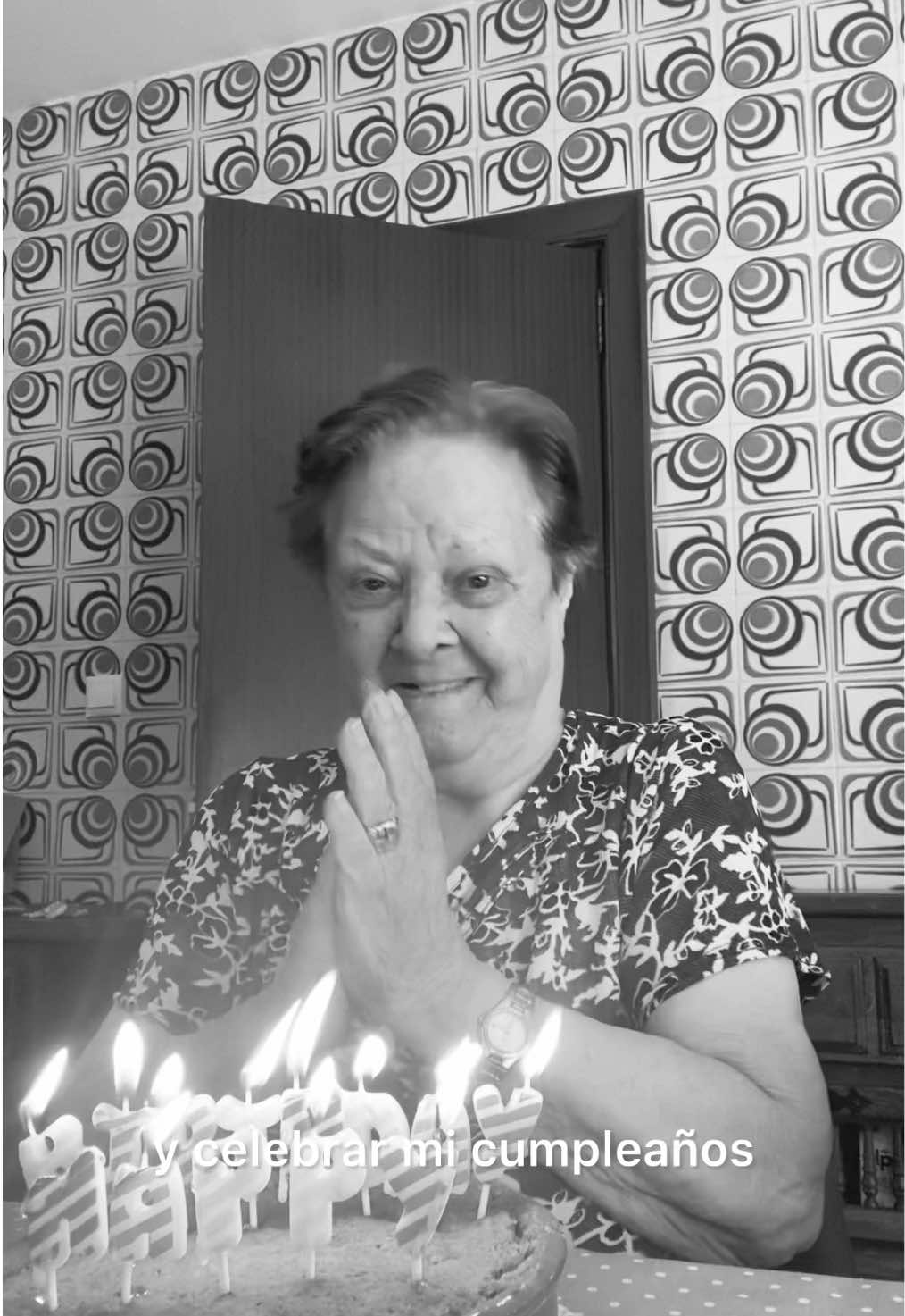 Espero convertirme en la abuela de todos en tik tok 👵🏼🤗 #abuelamolona #parati #fyp 