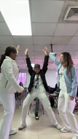 Haloperidol para nosotras porfavor 😍 @Alexa Precilla @vaneparragv #medicina #doctoras #hospital #baile #chisme #amigas #fyp #cosasdeamigas #risa #baile #doctoras #panama 