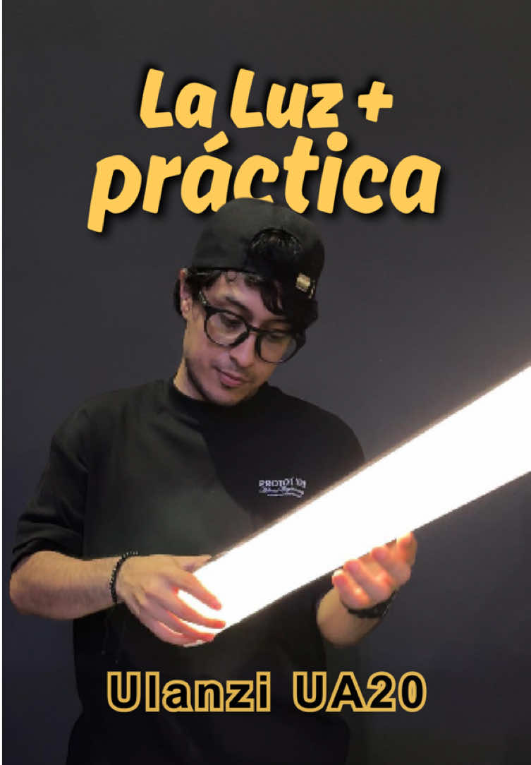 La luz que te desembalan a la hora de crear contenido en cualquier lugar, Ulanzi UA20💡✨ Mira lo fácil que es esta maravilla... 🌬 Inflable: Sí, se infla. Literalmente la llevas en el bolsillo y cuando la necesitas, ¡PUFF!, tienes luz. 🧲 Magnética: con su imán integrado la pegas en la carrocería del carro, en la pata de la mesa, o hasta en las piernas de tu amiga. #creaciondecontenido #iluminacion #ulanzi #UA20 #luces #grabaciondecontenido #marketingdigital @Ulanzi_Official 
