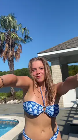 When the mid-distance friends link up #collegefriends @Raina:) 