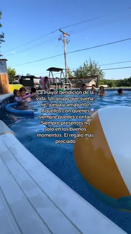 #familia #pool #moments 