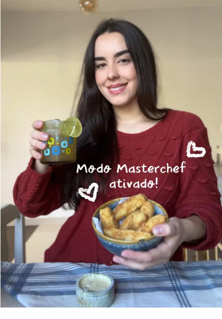 Hoje tem ep novo do Masterchef e o iFood me deu esse desafio de escolher os ingredientes pra uma receita em 2 minutinhos e fazer o mercado pelo iFood é tão prático que até sobrou tempo, fiquei chocada! E a melhor parte é que tem tanta opção no app que até os utensílios pra fazer um drink delicinha eu comprei por lá. ✨ Receita do petisco: 400g de tiras de linguado Raspas de 1 limão Sal a gosto 2 ovos 200g de farinha de trigo 300g de farinha de rosca 100g de gergelim branco ✨ Molho: 2 ovos 300ml de óleo 1 limão 1 colher de chá de molho de pimenta 200g de pepino em conserva Sal a gosto 1 colher de molho de mostarda Salsinha a gosto 🍋‍🟩 Receita do drink: 1 limão 2 doses de caldo de cana 1 dose de cachaça 1 colher de açúcar Já faz essa receita e ativa teu modo Masterchef aí da tua casa também 💖 Beijo!!! #iFoodÉTudoPraMim #Publicidade