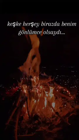 Hey kalbim Herkes gitti Kaldık biz Bize... Hangimiz hangimizden Hesap Soracak Ben mi seni yaktım Sen mi Beni.... 