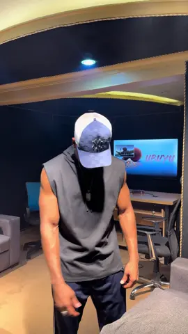 Nani kaona @alikiba  #tiktokpakistan #tanzania🇹🇿 #kenyantiktok🇰🇪 #ugandatiktok🇺🇬 #rwandatiktok🇷🇼 #tiktoktraditions #tiktok_india #loveyou  #follow #oman #travel   #fyp #beauty  #Ubuyu  #alikiba  #Ubuyu 