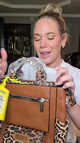 @Wrangler #wranglerpurse #dealsforyoudays 