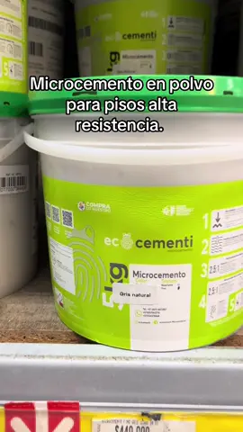 El microcemento en polvo es un revestimiento fino y resistente para pisos, sin juntas, de fácil aplicación sobre superficies firmes. Se mezcla con agua o resina, seca rápido, rinde bien y ofrece acabado decorativo en varios colores. #acabados  #micricemento  #pisos 