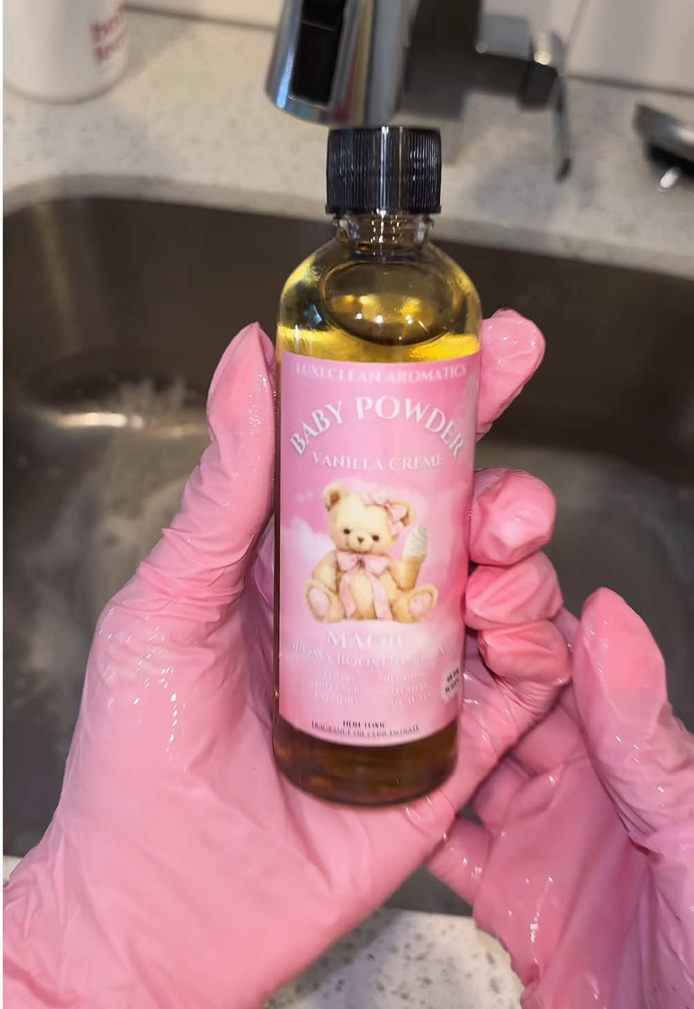 How a gypsy girl makes her kitchen smell like baby powder and vanilla cupcakes #gypsycleaning #cleaning 