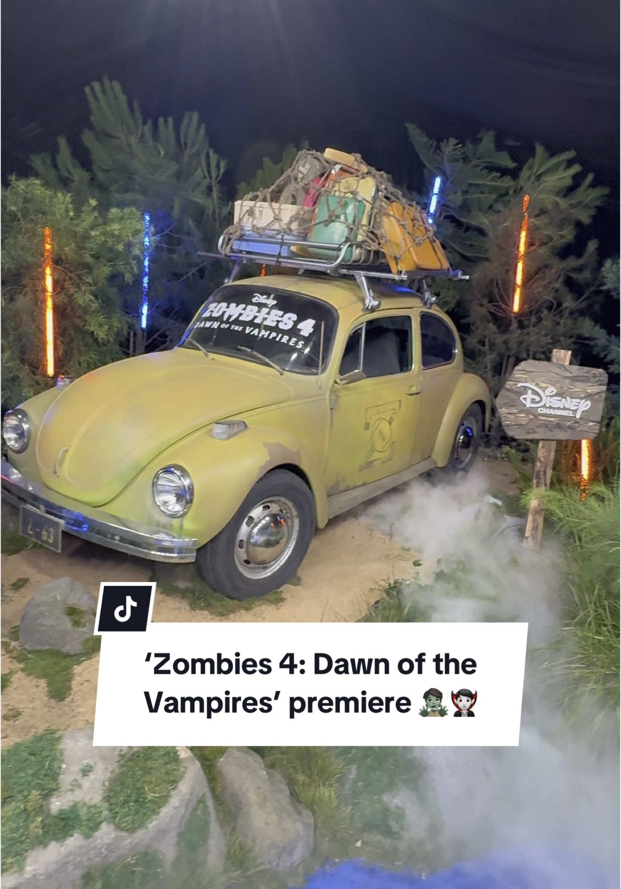 We’re at the ‘Zombies 4: Dawn of the Vampires’ premiere in Hollywood! 🧟🧛🏻🎥 Follow us for more #zombies4 @Disney Channel @Disney+ @disneyzombies 