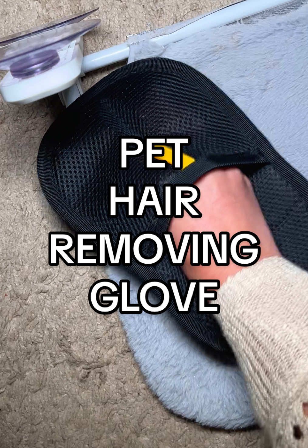 love that it’s reusable and so easy and comfortable to use. So amazing! 10/10!!! #pethairremoval #pethairremovalgloves #pethairremover #pethairremovalglove #dealsforyoudays 