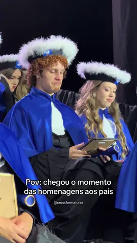 Nenhuma palavra consegue traduzir o que sentimos, mas o olhar diz tudo… . . . . . . . . #formatura #pais #homenagem #emocionante #fyppppppppppppppppppppppppp #2025 #formandos 