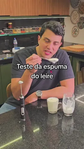 Teste da espuma do leite feita pelo mixer #mixerportatil #mixer 