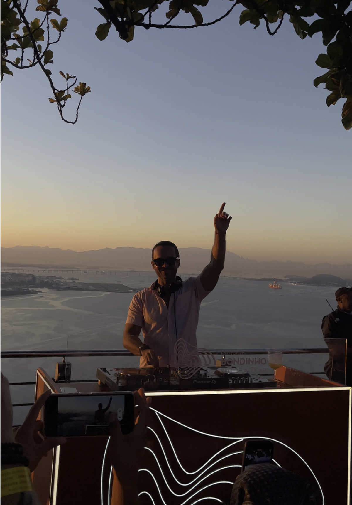 Sunset 🧡🌇 #rio #sunsets #viagem #paodeacucar #riodejaneiro❤️ 