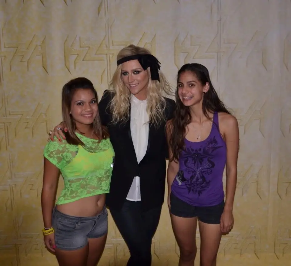 My first concert was Ke$ha back in 2013! So sad I couldn’t go to this years. @ke$ha #ke$ha #fyp #tiktok #2013 #meet&greet #warrioreartour #yourloveismydrug🔥 