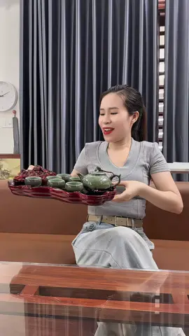 Món quà thể hiện tâm ý tốt đẹp giành cho bố mẹ anh em bạn bè. Bộ ấm chén   Trà hoả biến gốm bát tràng sang đẹp.  #oanhoioanh  #âmchen #âmtra #âmchenbattrang 