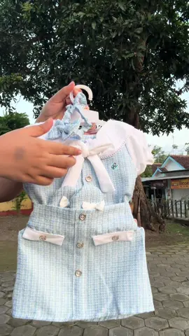 Baju anak bayi perempuan