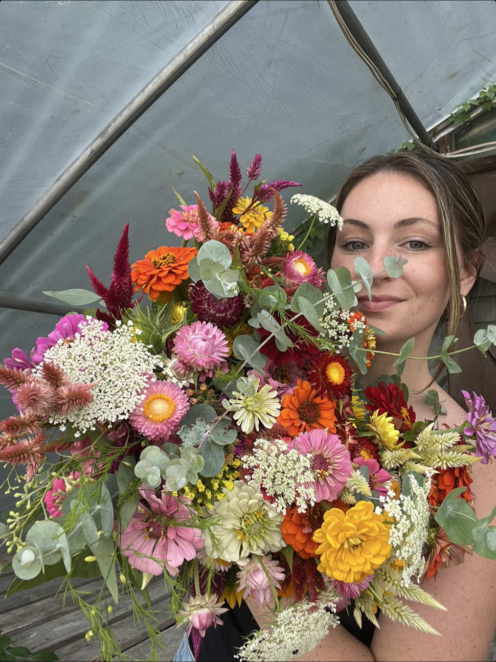You deserve flowers 🥹🌻🌾🫶🏻  … if you spot the ladybug you get good luck today!!  #icanbuymyselfflowers #flowertok 