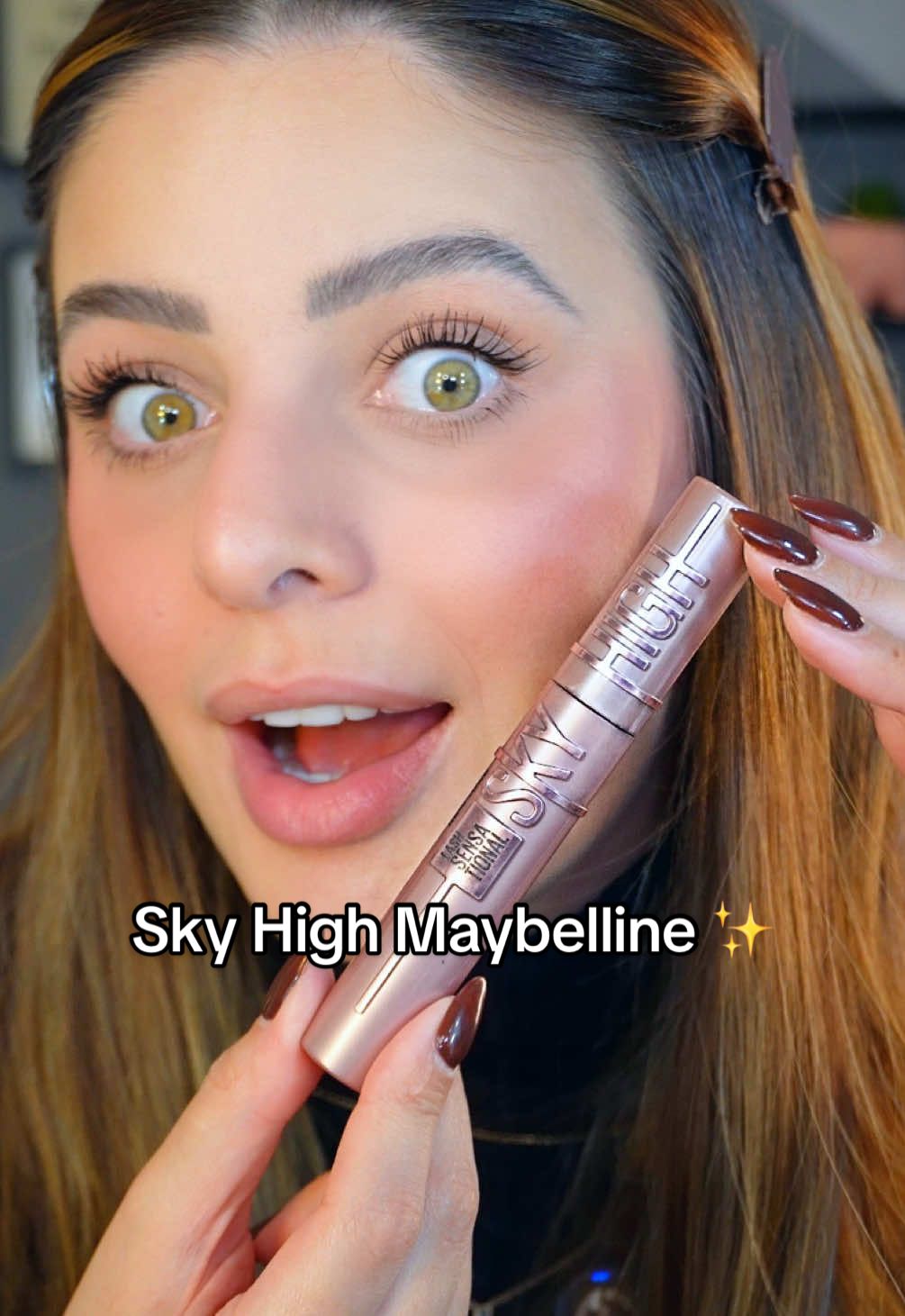 Resenha da máscara de cílios mais vendida dos Estados Unidos ✨✨✨ sky high @maybellinenybrasil!!! Já testou? Me conta nos comentários!  #maybelline #maybellinebrasil #skyhigh #skyhighmascara #mascaradecilios #maquiagem
