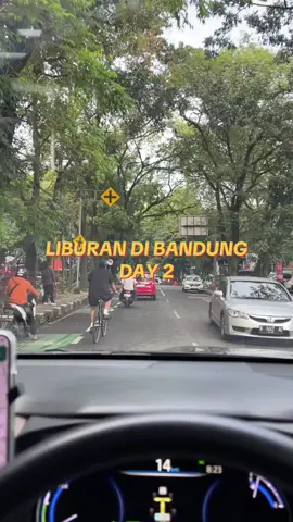 LIBURAN DI BANDUNG - DAY 2 Next kalau ke Bandung enaknya ke mana ya ? Drop di comment ya rekomendasi kalian 😎 #ExploreBandung #Liburan #Bandung #Holiday #Travel #TravelTiktok #Traveltok #Travelvlog #Viral #BandungHits 