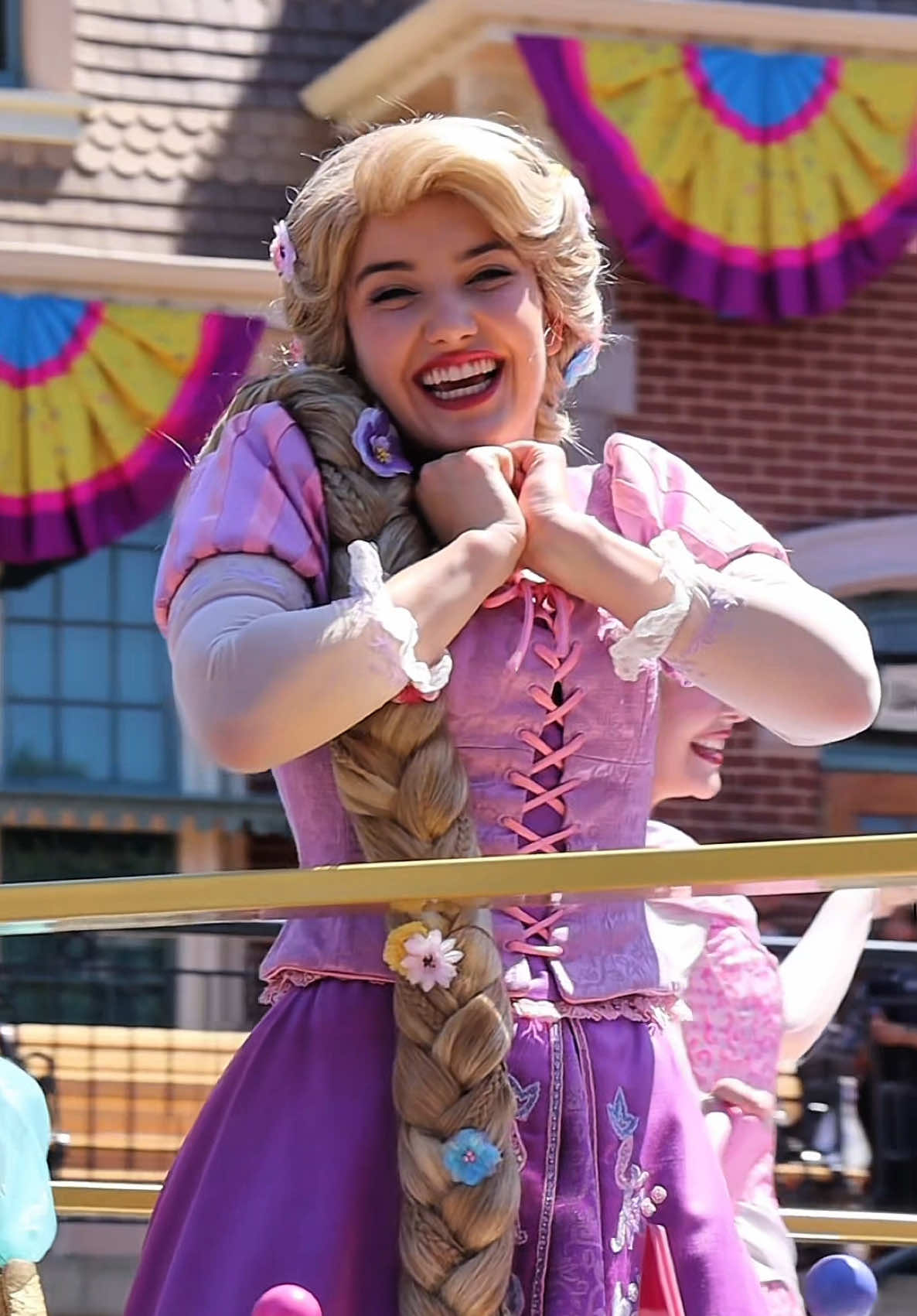 Rapunzel ☀️🌸🌼💕 #disneyland #rapunzel #tangled #enrolados #princess #disneyprincess