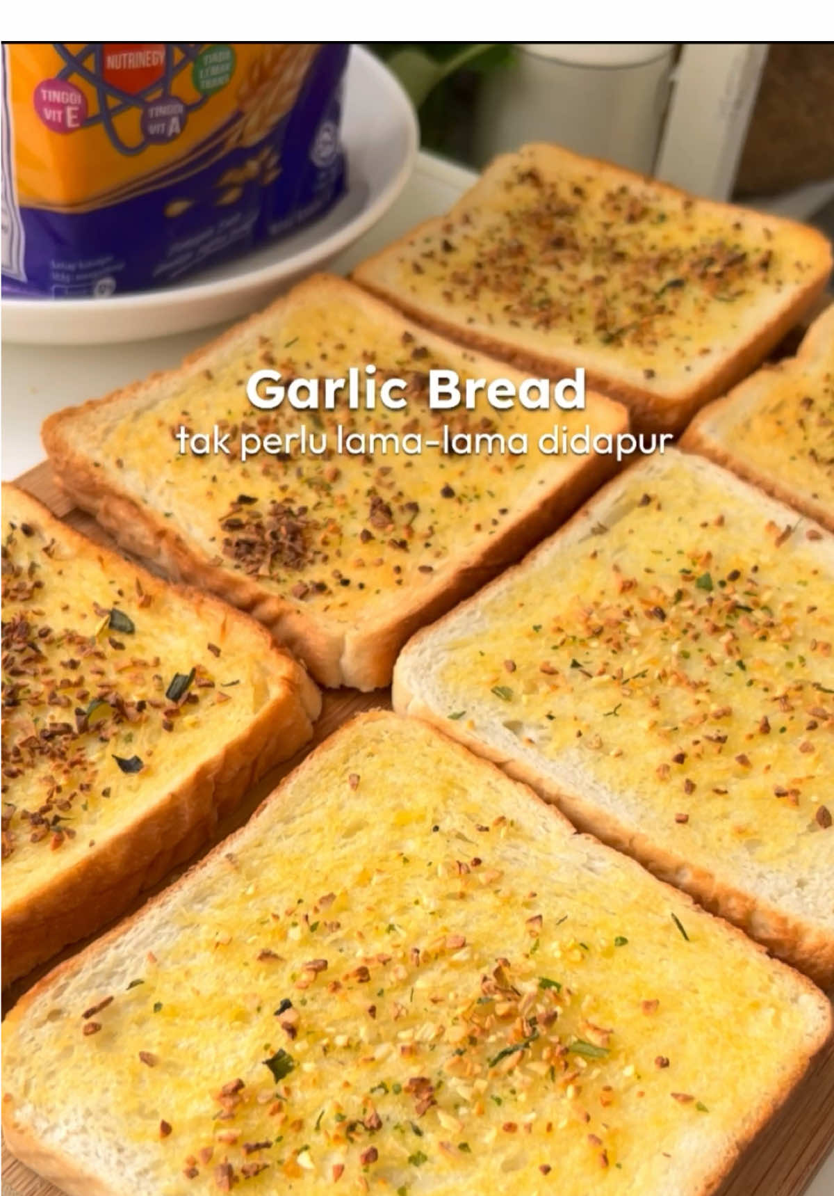Pagi-pagi tak perlu kelam kabut lagi!  Roti bakar & garlic bread premix. breakfast cepat, sedap & mengenyangkan. Sesuai sangat untuk bekal anak, suami atau yang nak alas perut sebelum kerja. Sekali cuba, pasti buat tiap pagi! Dapatkan dekat beg kuning sekarang.  #RotiBakarSedap #GarlicBreadPremix #garlicbreadpremixsurelyshirleys #surelyshirleys  #BekalPagi #SarapanMudah #MenuPagiSimple #RotiBakarViral #JimatMasaDapur #SarapanAnak #BekalSuami #PagiTanpaKelamKabut