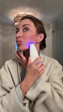 Okay @beautybio 😍 this at home tool is 🔥 #thatdirtthough #beautybio #skin #cleanskin #hydrofusion #porecleansing 