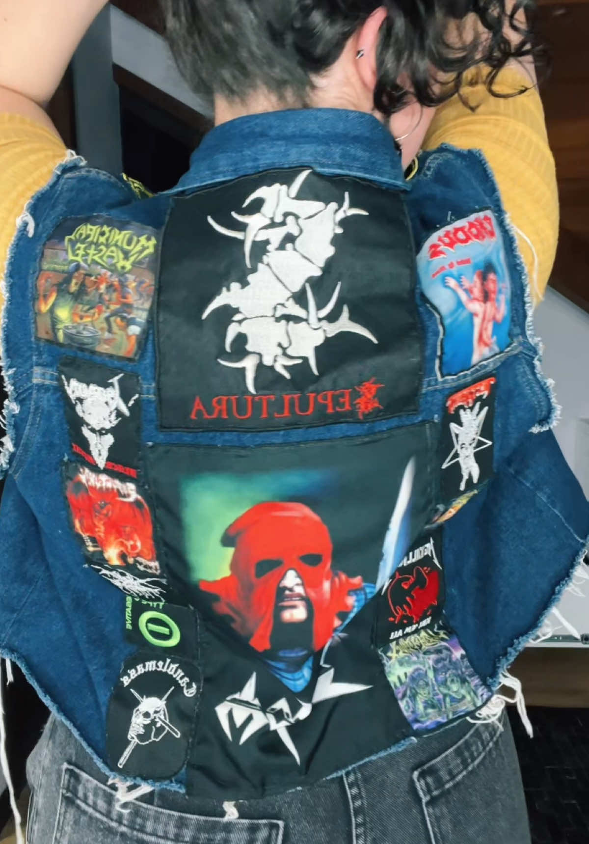 minha battle vest tá quase pronta mas ainda tô conseguindo ver espaço pra mais patch  #battlevest #thrashmetal #thrashmetalgirl #metallica #metaltok #alt #altgirl #metal