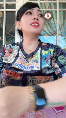 Mau lipensetik nyang kek eneng pakai? Ada di keranjang kuning eneng 🙋🏻‍♀️