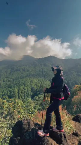 Therapy🤍✨ #hikingadventures #nature #sumedang #capcut 
