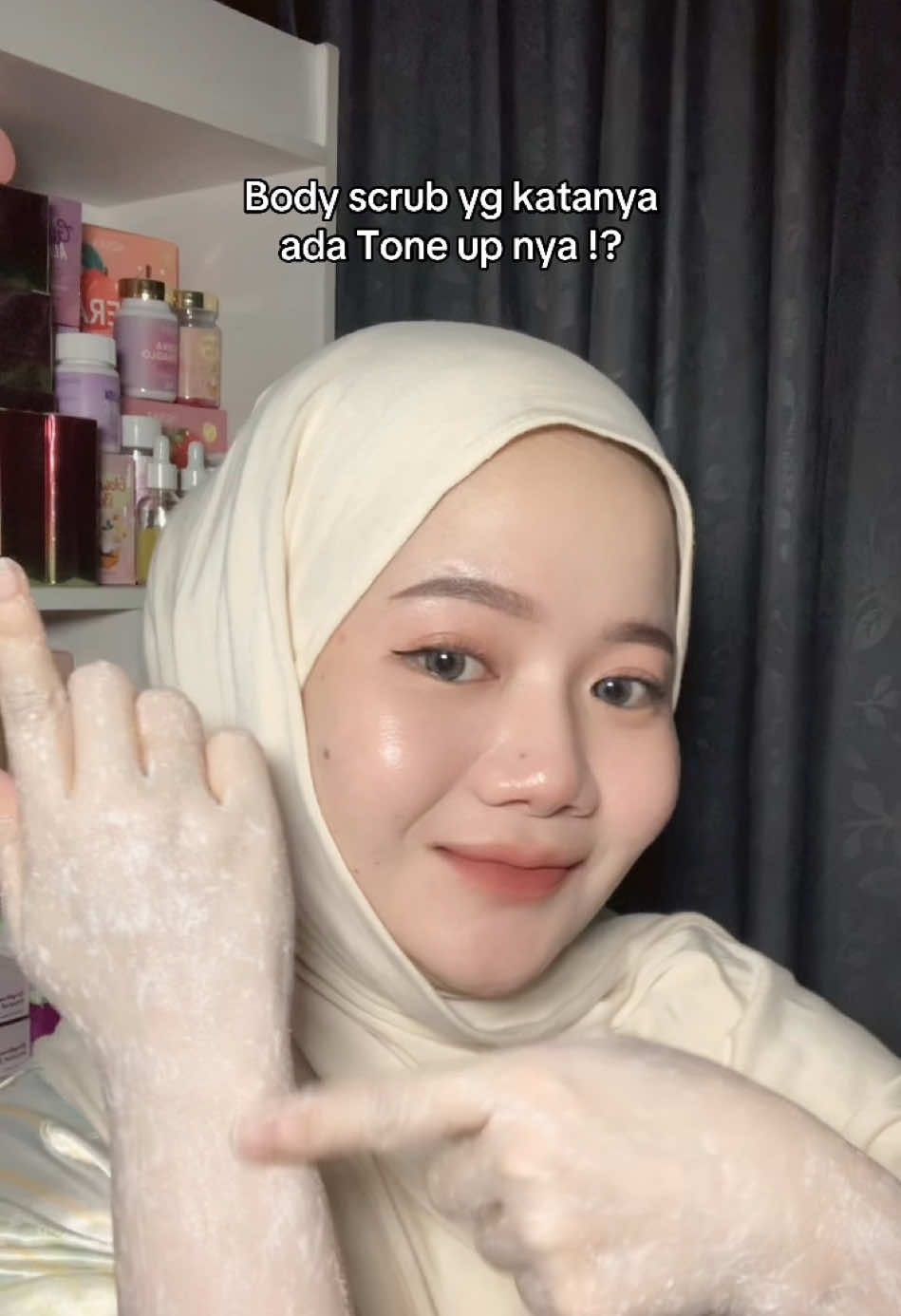 Scrub + tone up? Baru nemu produk yang ngasih dua efek sekaligus! 🤍✨ @birgittadistyyy @SKINFLAIR OFFICIAL #bodyscrubtoneupbooster #bodycareroutine #bodycareviral #scrubbing #mengangkatselkulitmati #mencerahkan #glowingskin #rekomendasiscrub 