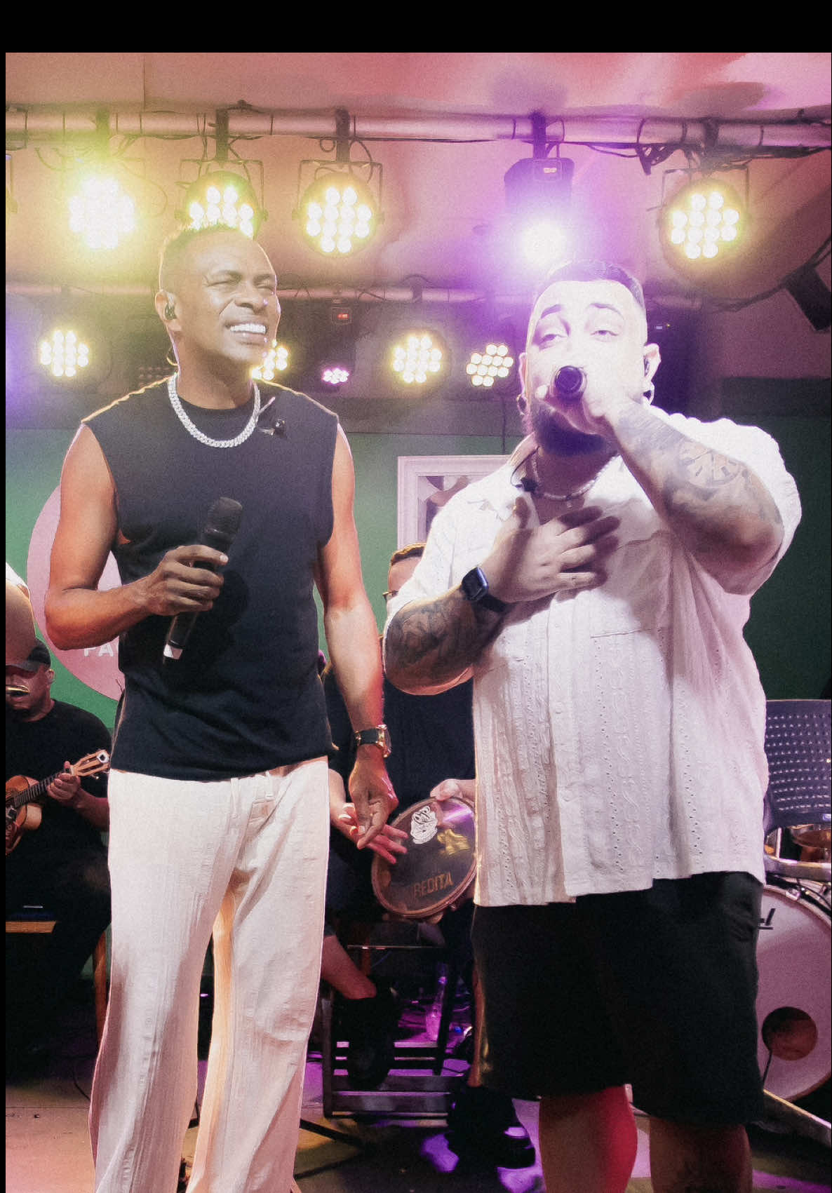 Quem aí também está viciado nessa versão de “Paixão No Ar”? Passa lá no canal pra conferir o projeto “Nossas Raízes” completo com essa e outras clássicas do @grupopiquenovo 💙 Link na bio!!!