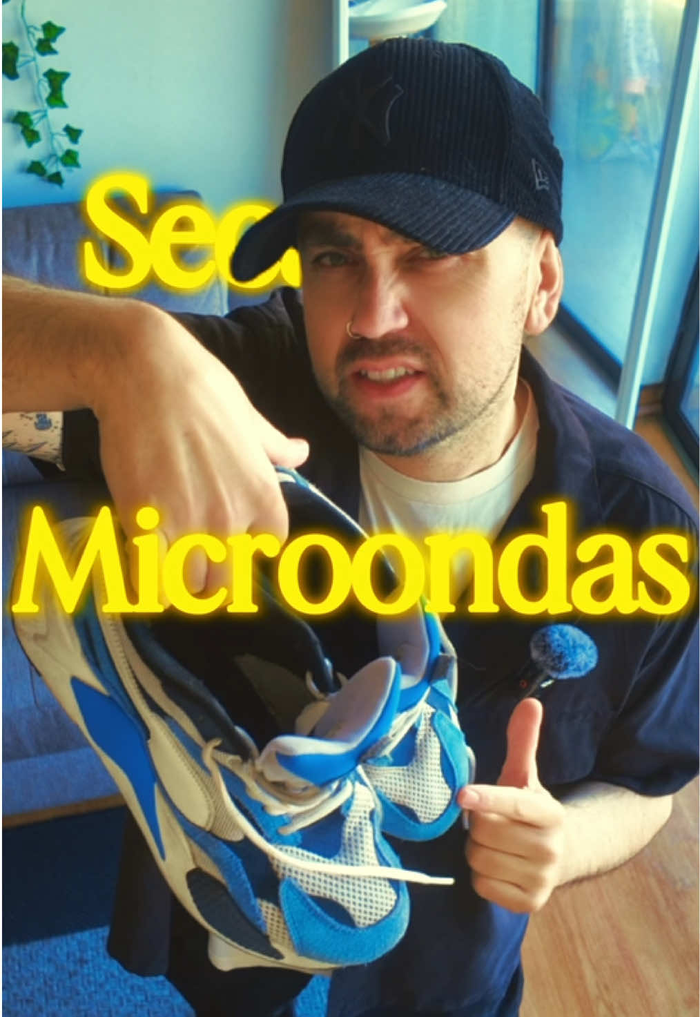 Secar zapatillas en microondas? Se puede? 🚨 #datoscuriosos #sneakers #zapatillaschile 