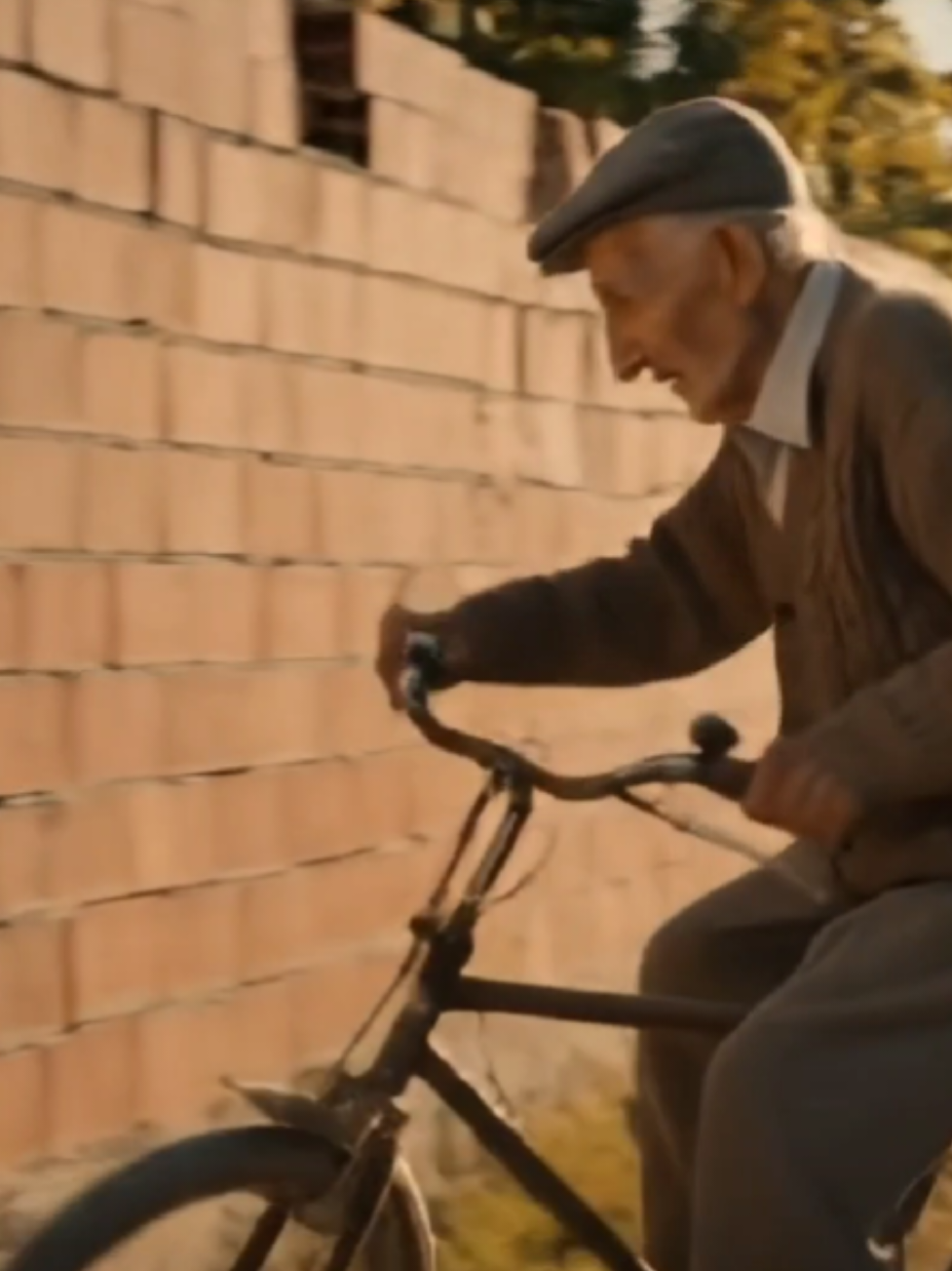 Maşallah dediğin 10 saniye 🤣🕵️‍♂️ #van #türkiye #sokakröportajı #sondakika #yapayzeka #röportaj #flypシ #ai #sokak #haber #gargamelai #asker 