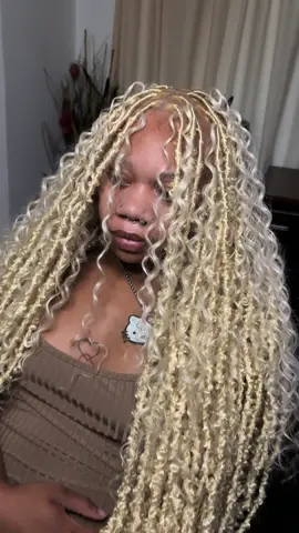 i love these ! 😍😍 , book meee ! #foryoupage #trending #hair #locs #indielocs #boho 